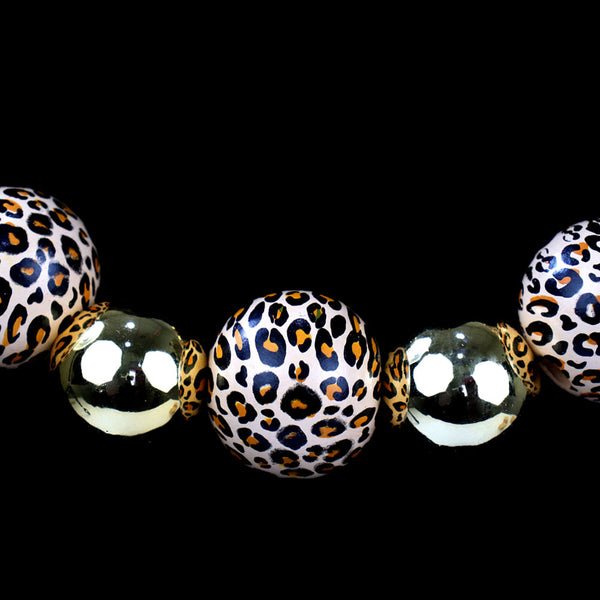 collar leopardo detalle