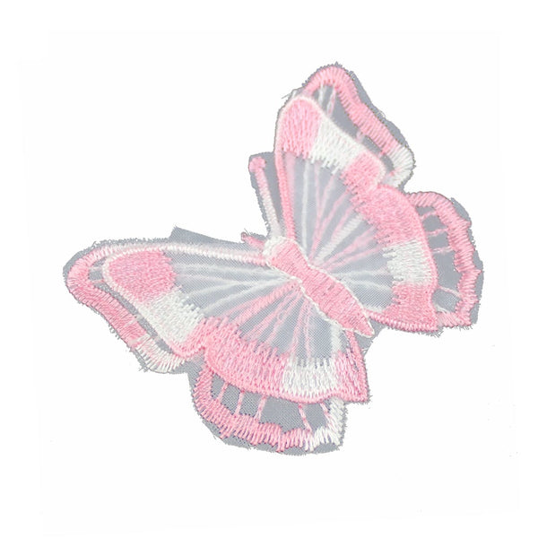 mariposa bordada sobre tul rosa