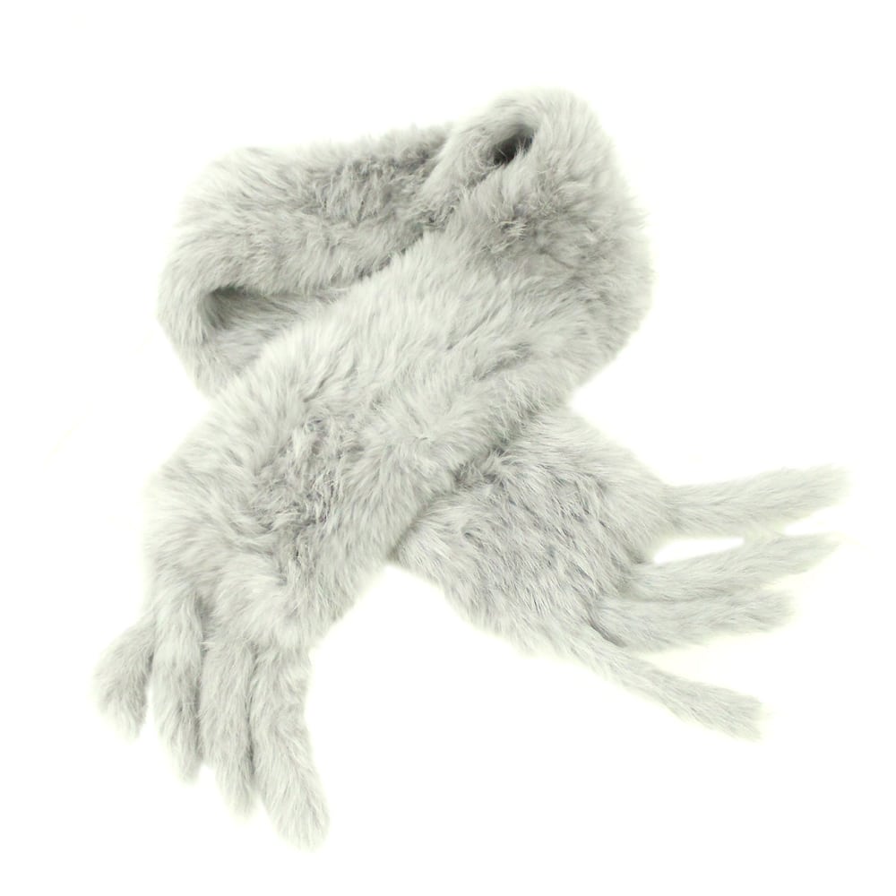 cuello estola de pelo gris plata