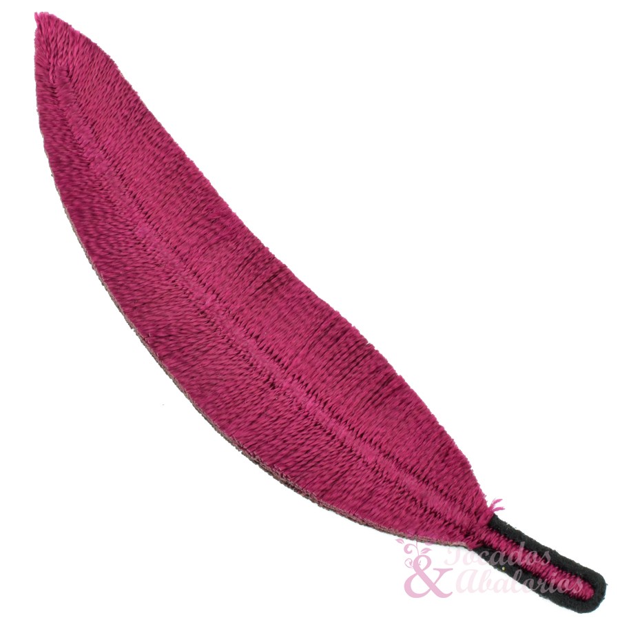 Pluma bordada termoadhesiva 7cm. Pluma bordada termoadhesiva 7cm.