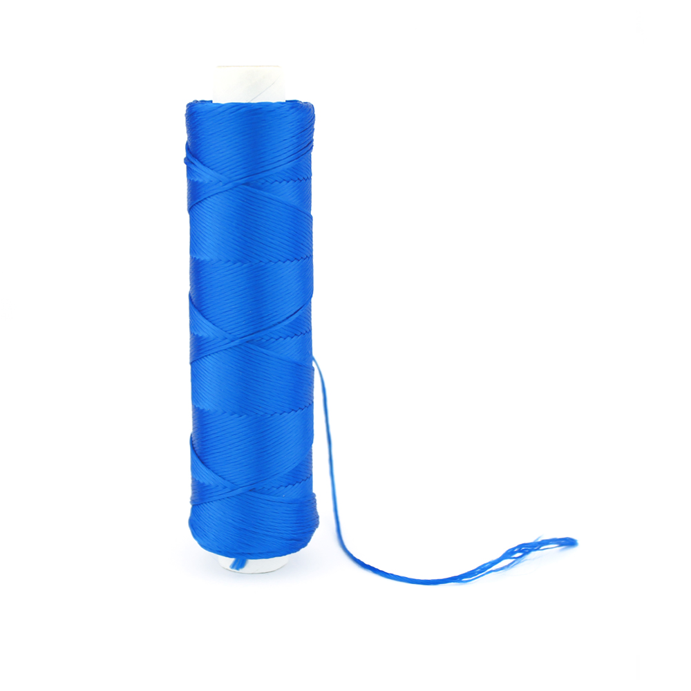 bobine fil soie bleu saphir