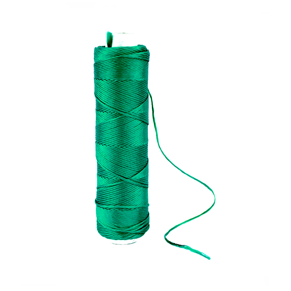 bobine fil soie vert eumeraude