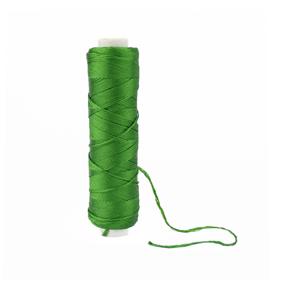 bobine fil soie vert feuille